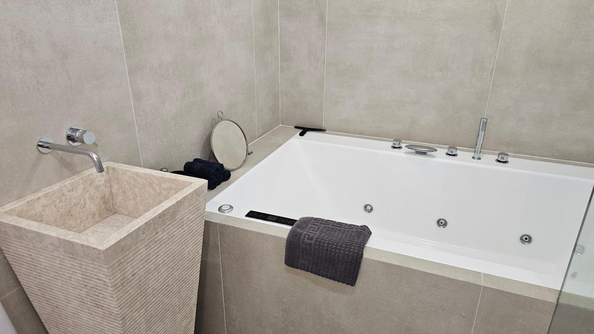 Апартаменти Oasis Jacuzzi Retreat Марбелья Екстер'єр фото